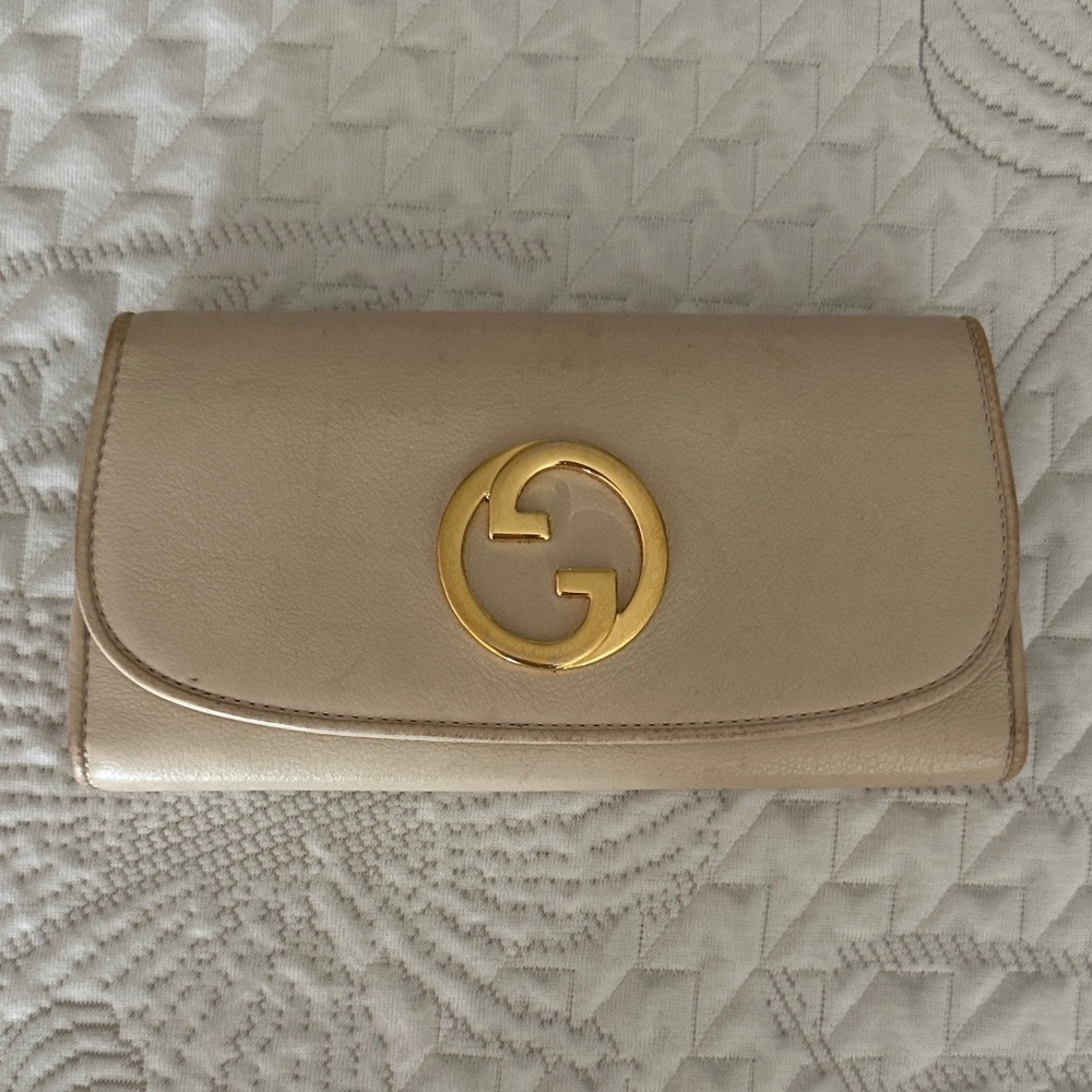 Gucci Gold-Tone Logo Beige Wallet